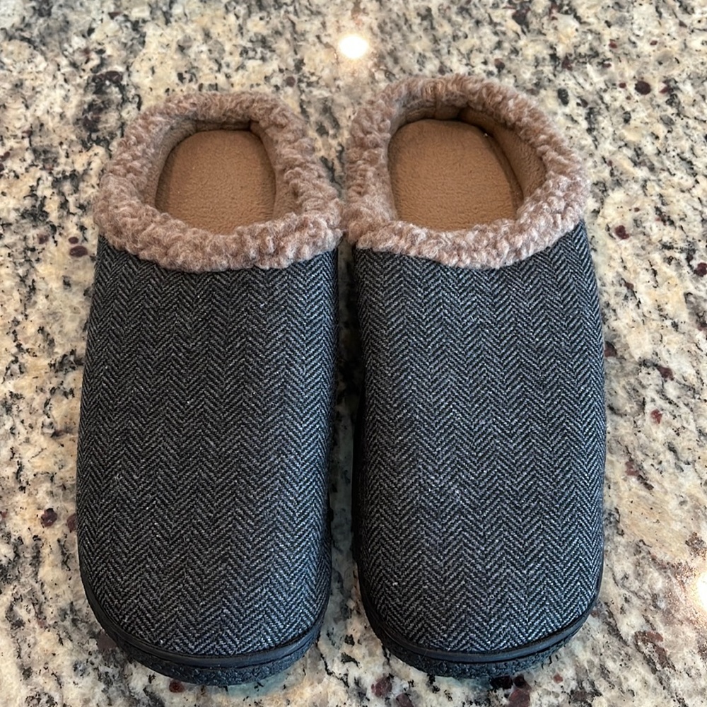 Isotoner Men’s Slipper US 9.5-10.5